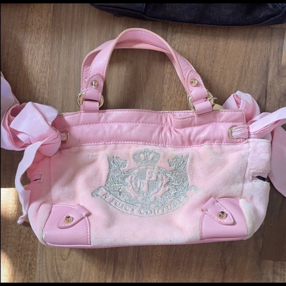MAJOR ISO! Looking for this exact bag!!